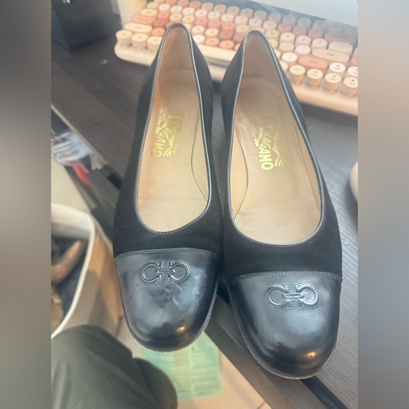 Salvatore Ferragamo Black Leather Flats - Picture 1 of 8